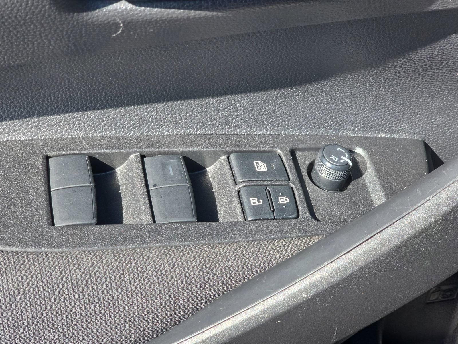 Used 2025 Toyota Corolla LE FWD image 28