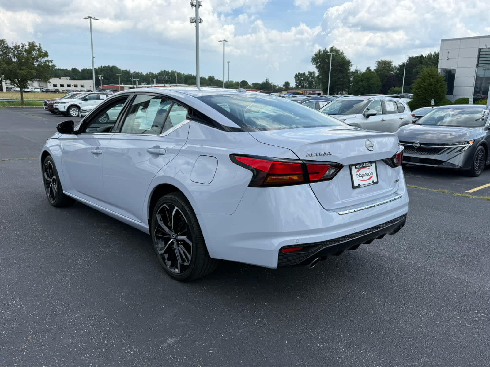 Used 2023 Nissan Altima 2.5 SR w/ SR Premium Package AWD/4WD image 5