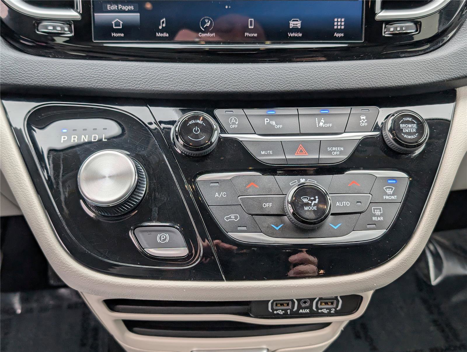 Used 2023 Chrysler Pacifica Touring-L image 26