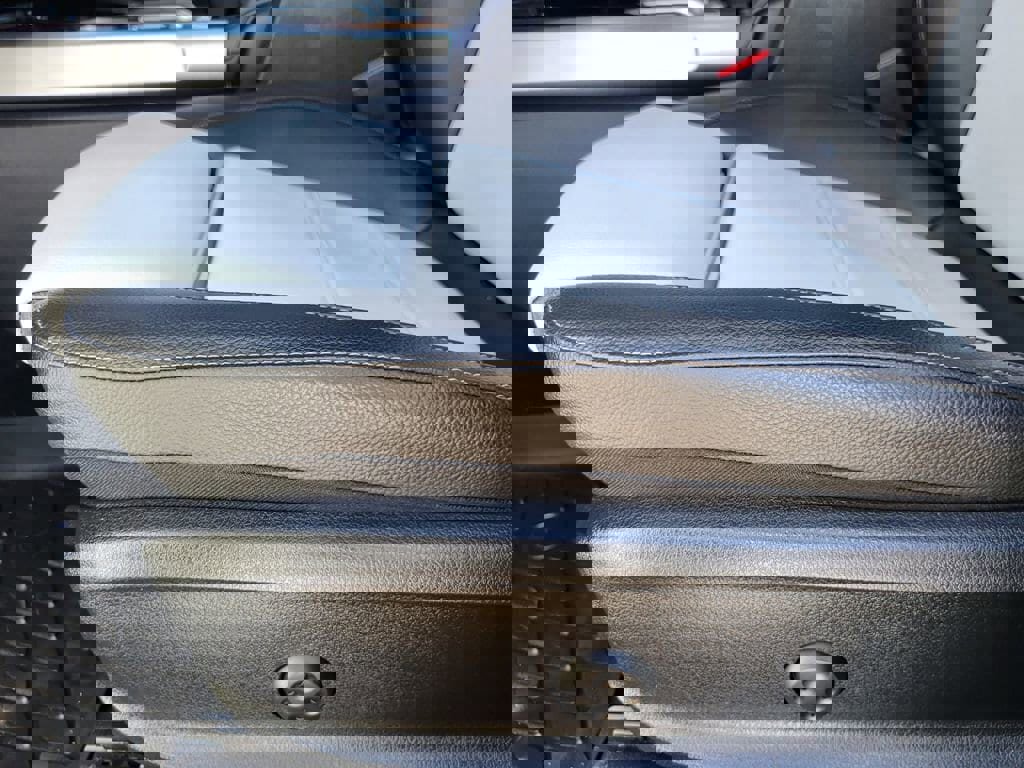 Used 2023 Mercedes-Benz GLB 250 4MATIC image 16