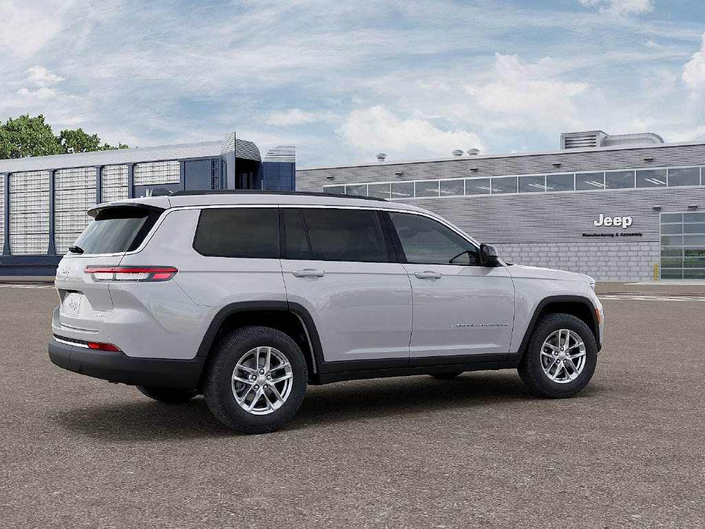 New 2025 Jeep Grand Cherokee L Laredo w/ Luxury Tech Group I AWD/4WD image 4