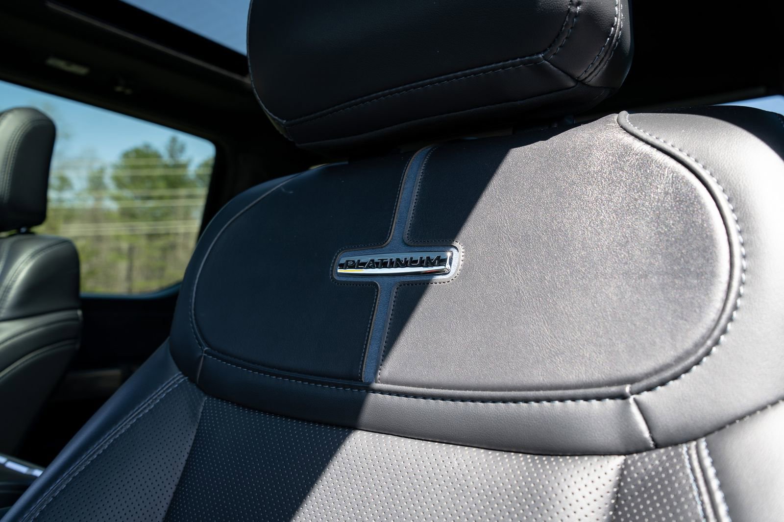 Used 2025 Ford F450 Platinum w/ FX4 Off-Road Package image 27