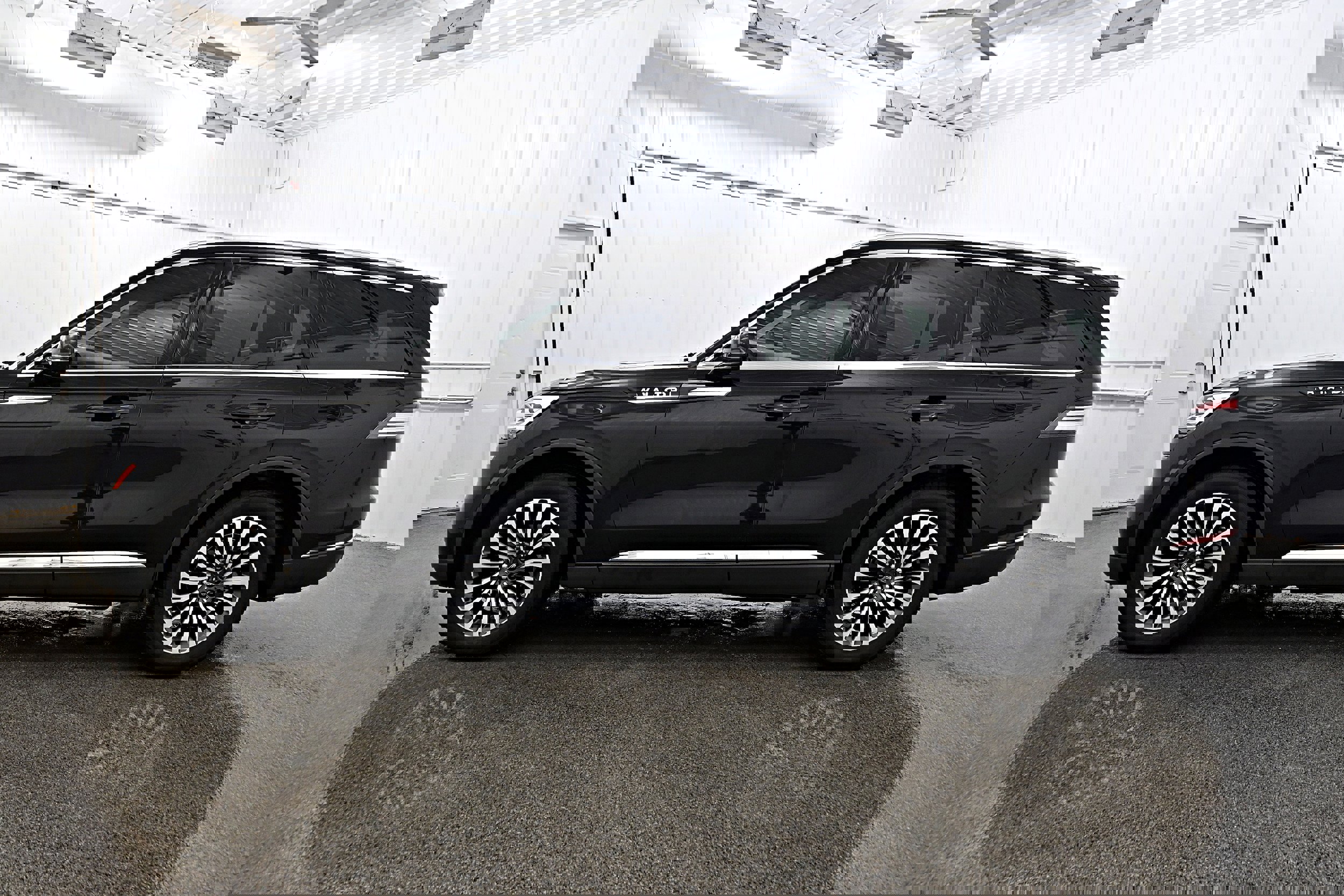 Used 2020 Lincoln Aviator Reserve w/ Equipment Group 201A image 27