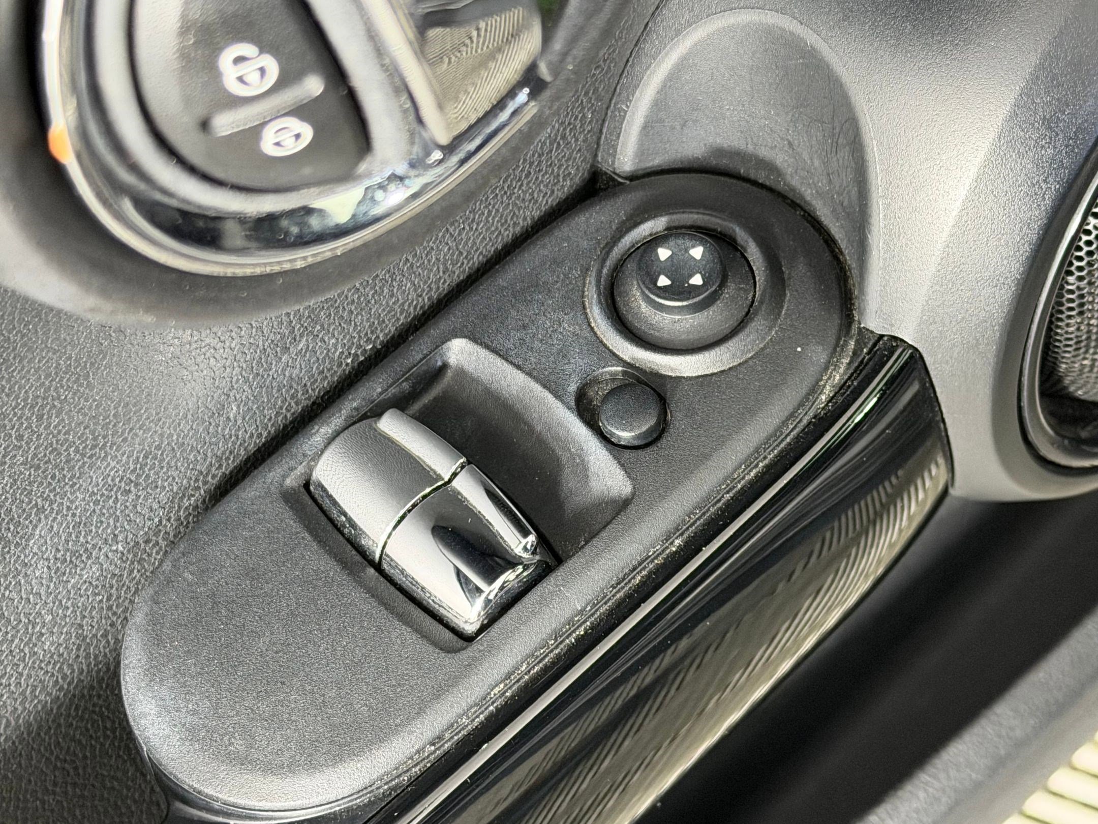 Used 2015 MINI Cooper 2-Door Hardtop image 12