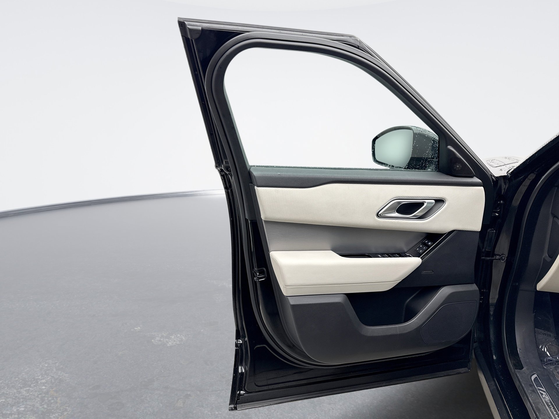 Used 2023 Land Rover Range Rover Velar R-Dynamic S image 9