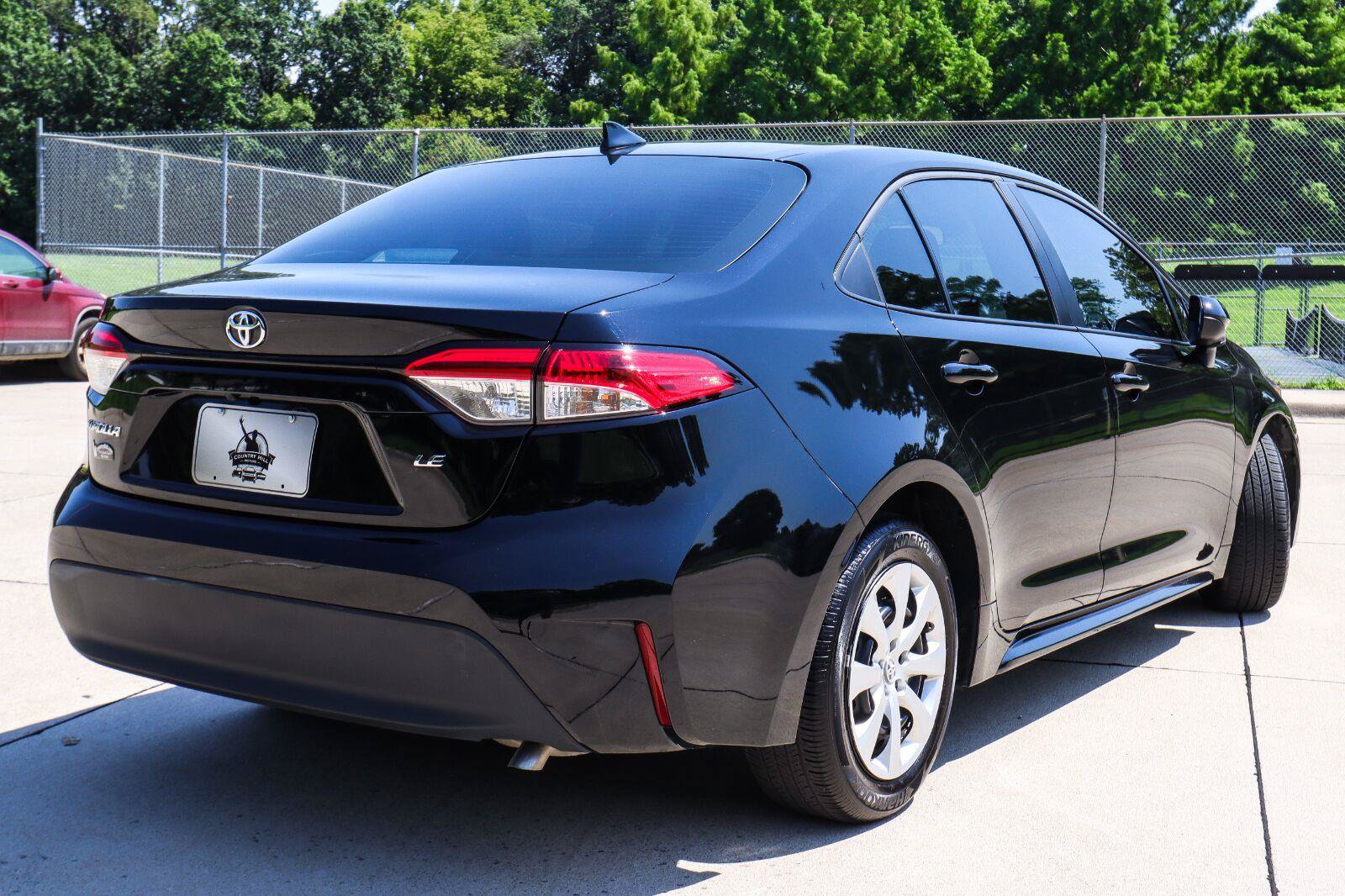 Used 2025 Toyota Corolla LE FWD image 14