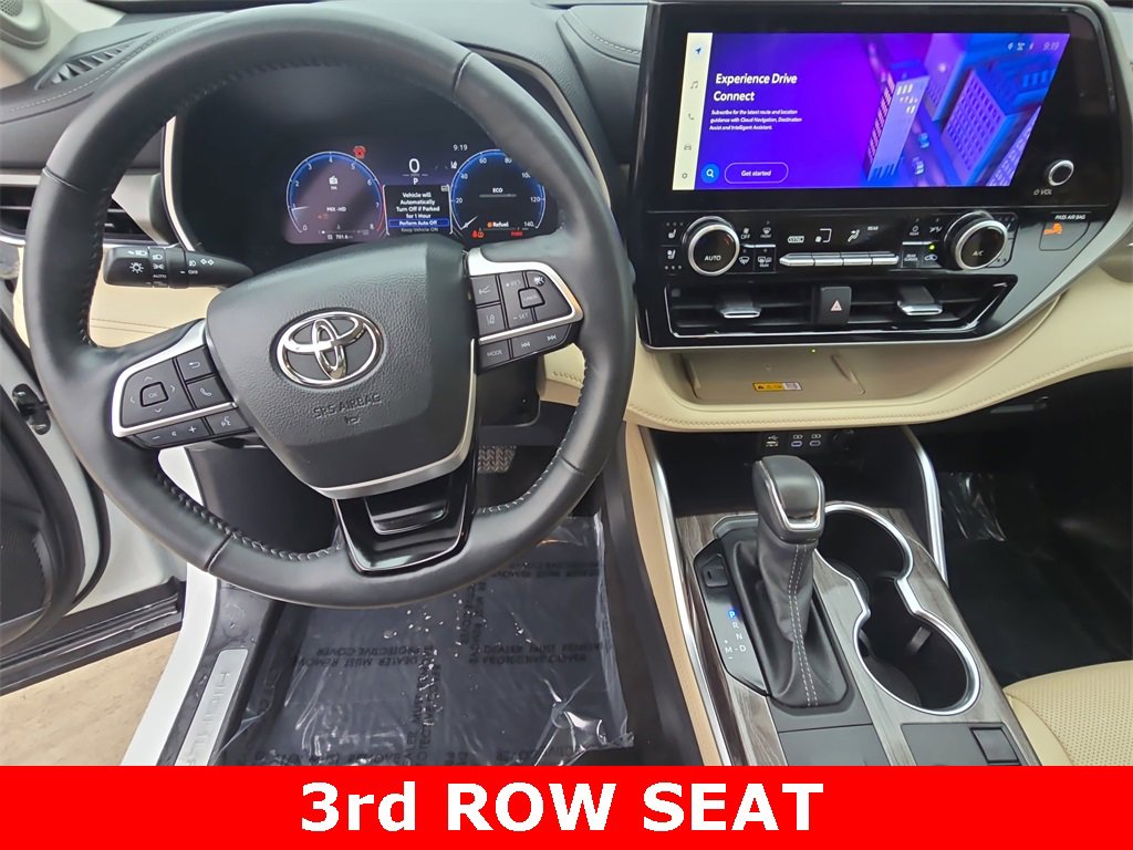Used 2024 Toyota Highlander Limited image 17