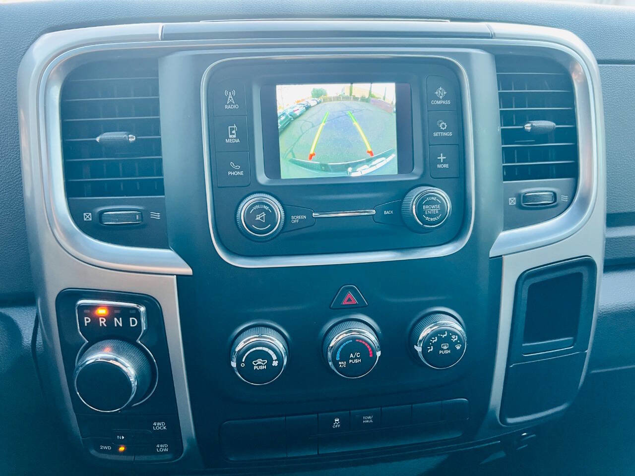 Used 2018 RAM 1500 Classic SLT AWD/4WD image 21
