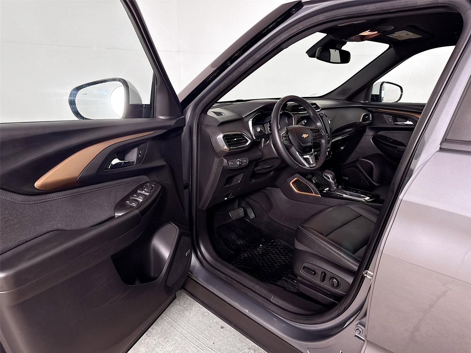 Used 2021 Chevrolet TrailBlazer ACTIV w/ Technology Package AWD/4WD image 3