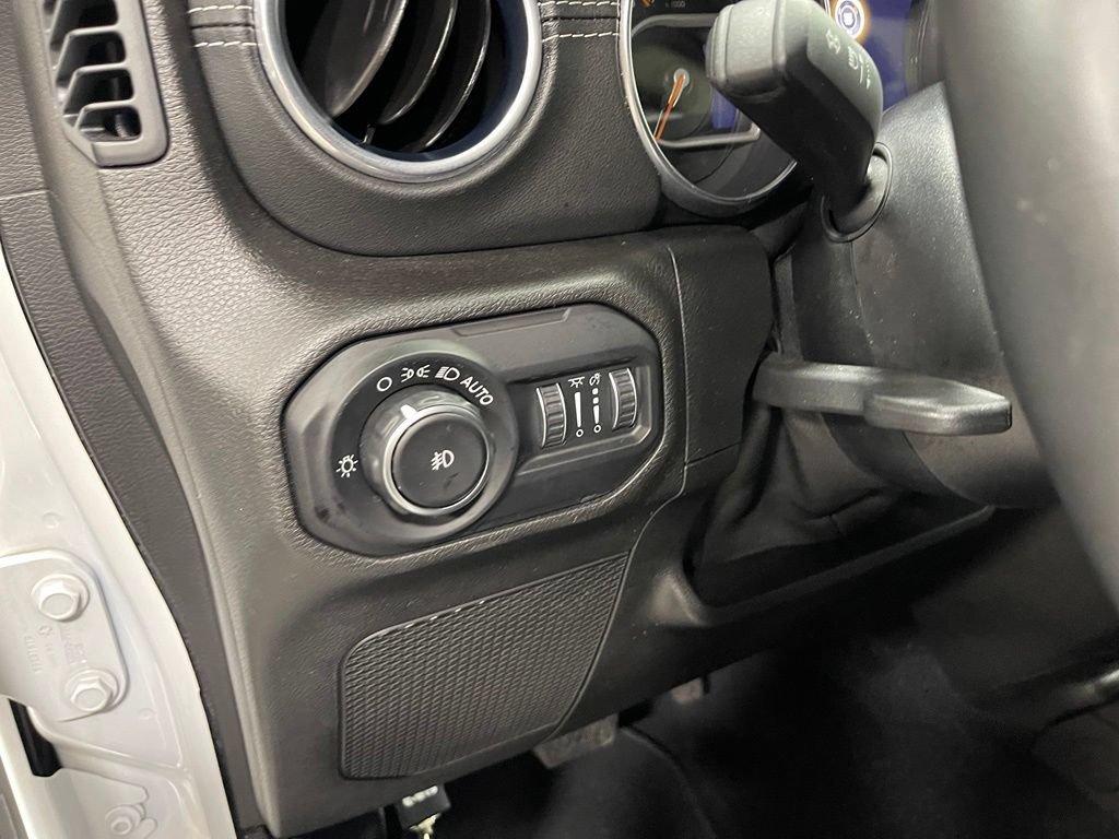 Used 2019 Jeep Wrangler Unlimited Sahara AWD/4WD image 19