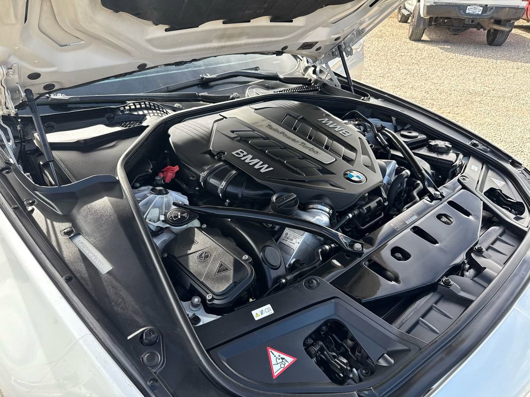 Used 2012 BMW 550i xDrive Sedan image 38
