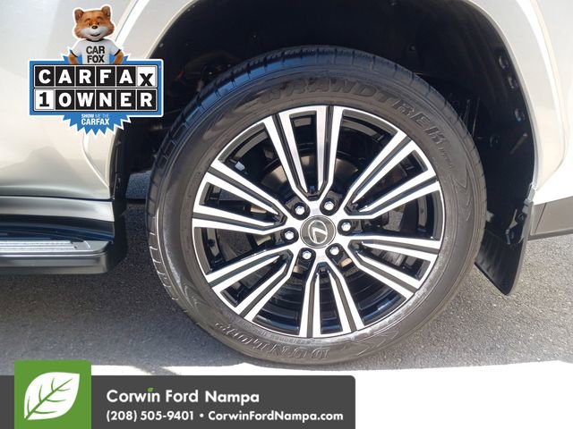 Used 2024 Lexus LX 600 4WD w/ Luxury Package image 31