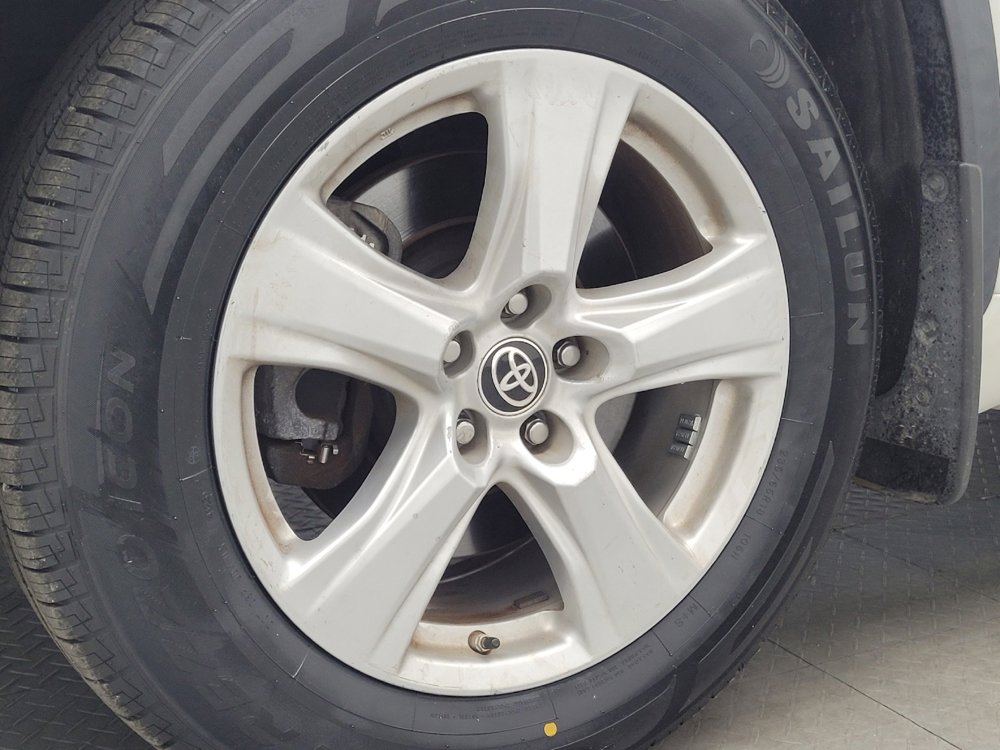 Used 2021 Toyota Highlander LE AWD/4WD image 31