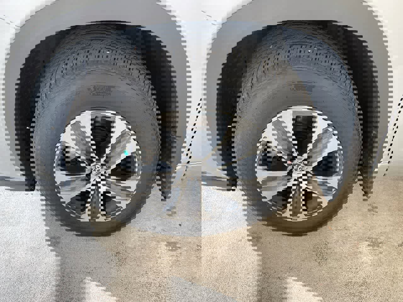 Used 2023 Toyota Highlander XLE image 10