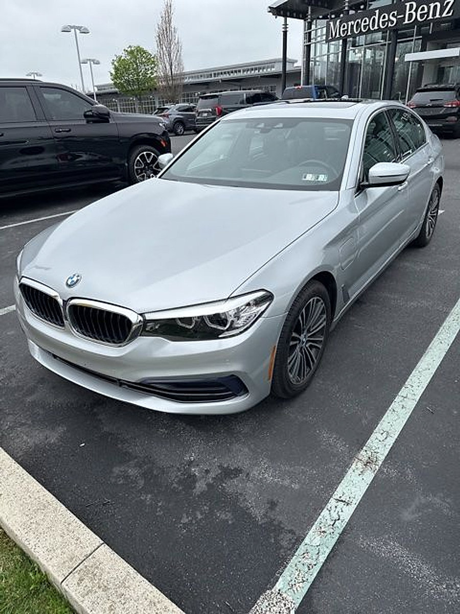 Used 2019 BMW 530e xDrive w/ Convenience Package image 1