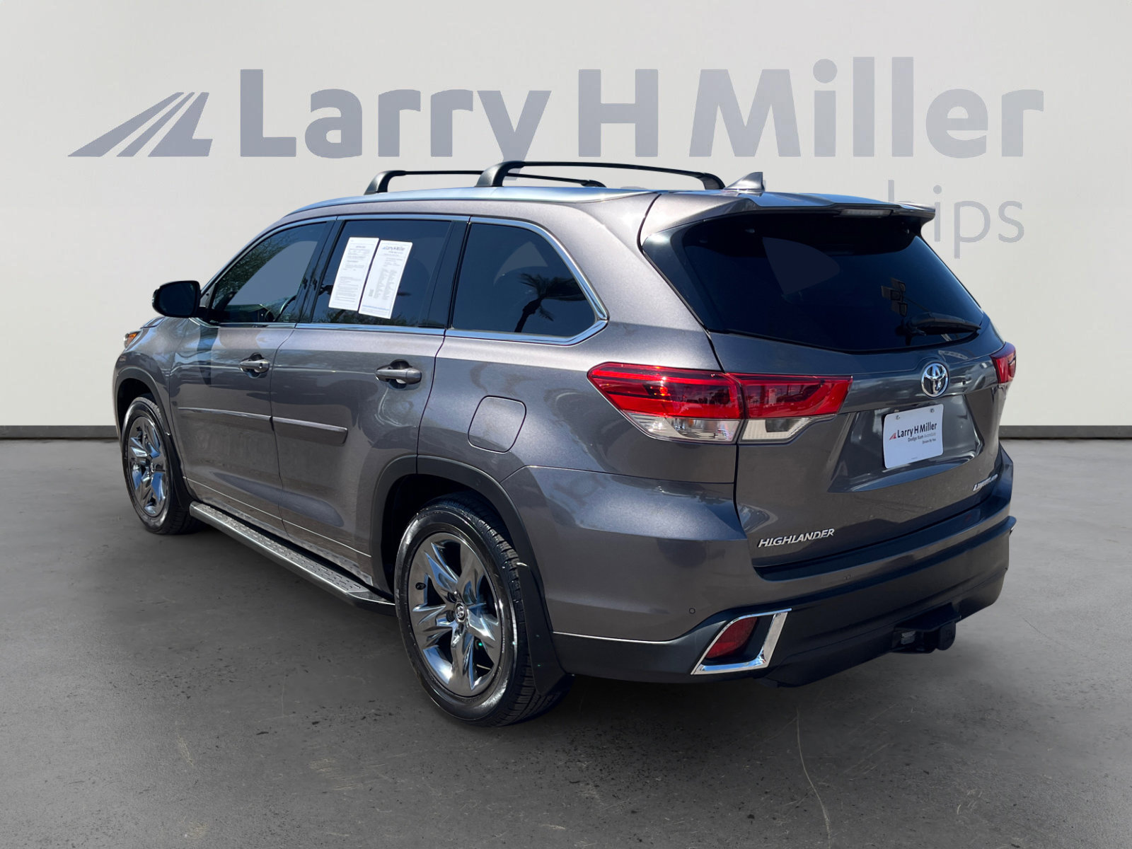 Used 2018 Toyota Highlander Limited Platinum image 3