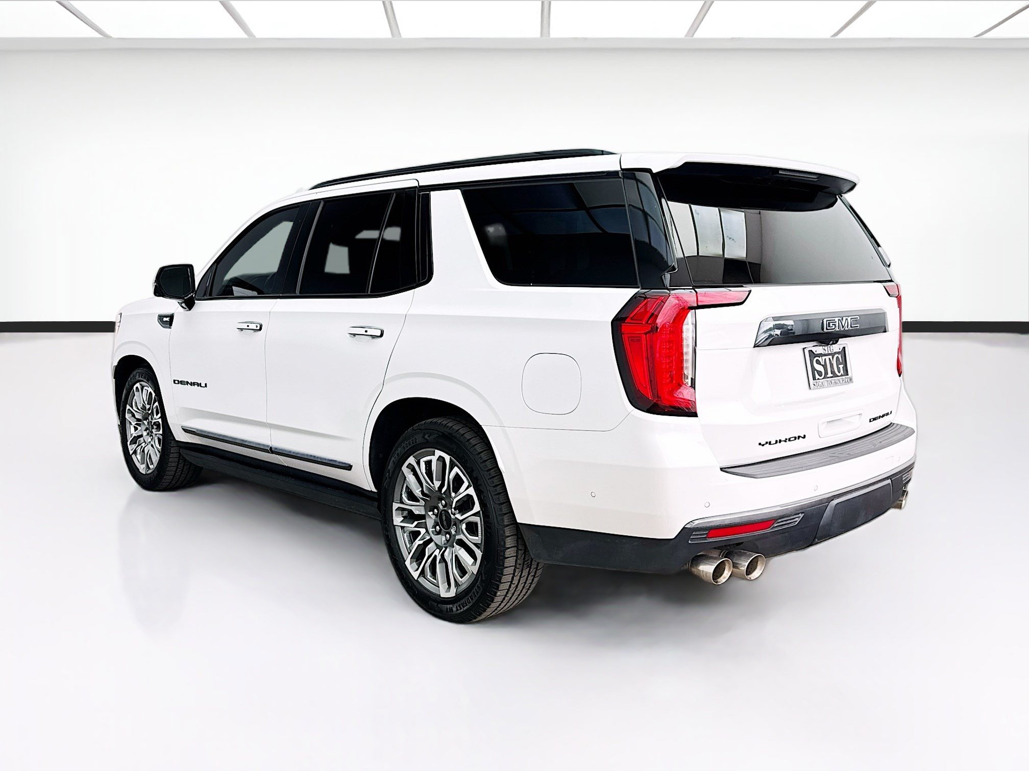 Used 2023 GMC Yukon Denali Ultimate AWD/4WD image 6