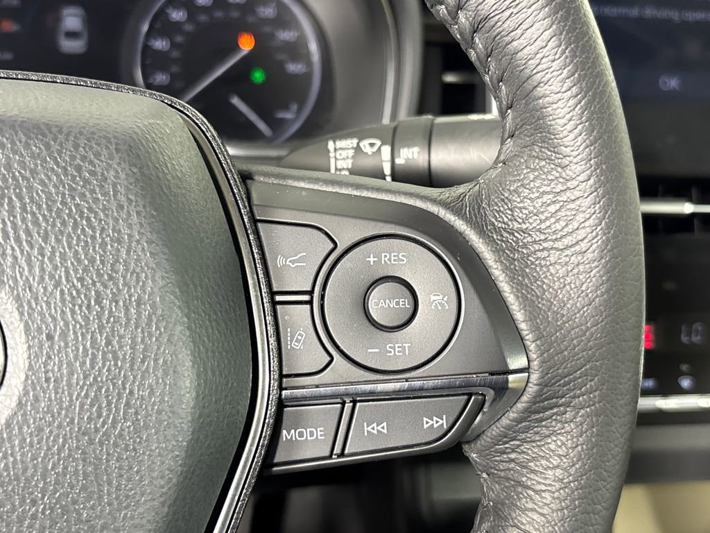 Certified 2021 Toyota Avalon XLE w/ Moonroof Package image 16