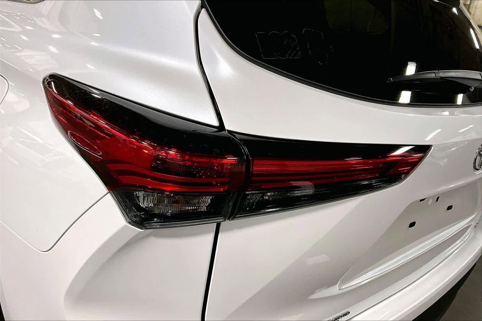 Used 2023 Toyota Highlander LE FWD image 29