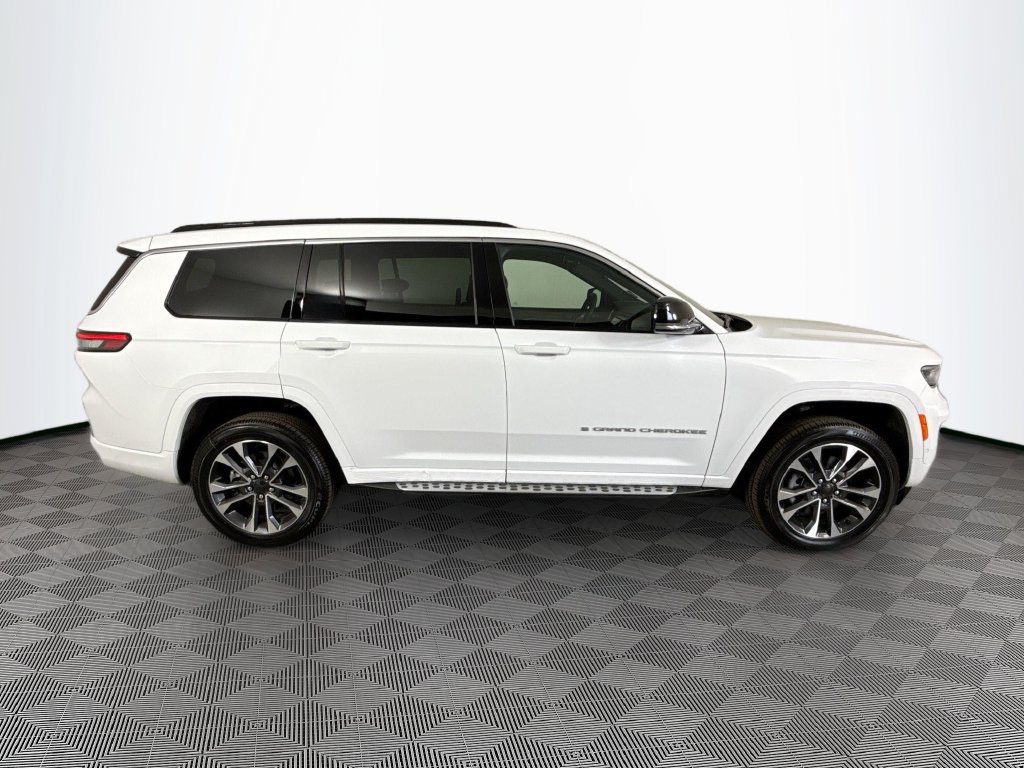 Used 2025 Jeep Grand Cherokee L Overland w/ Rear Seat Video Group I AWD/4WD image 2
