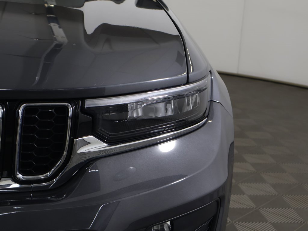 Used 2022 Jeep Grand Cherokee Overland w/ Luxury Tech Group IV image 19