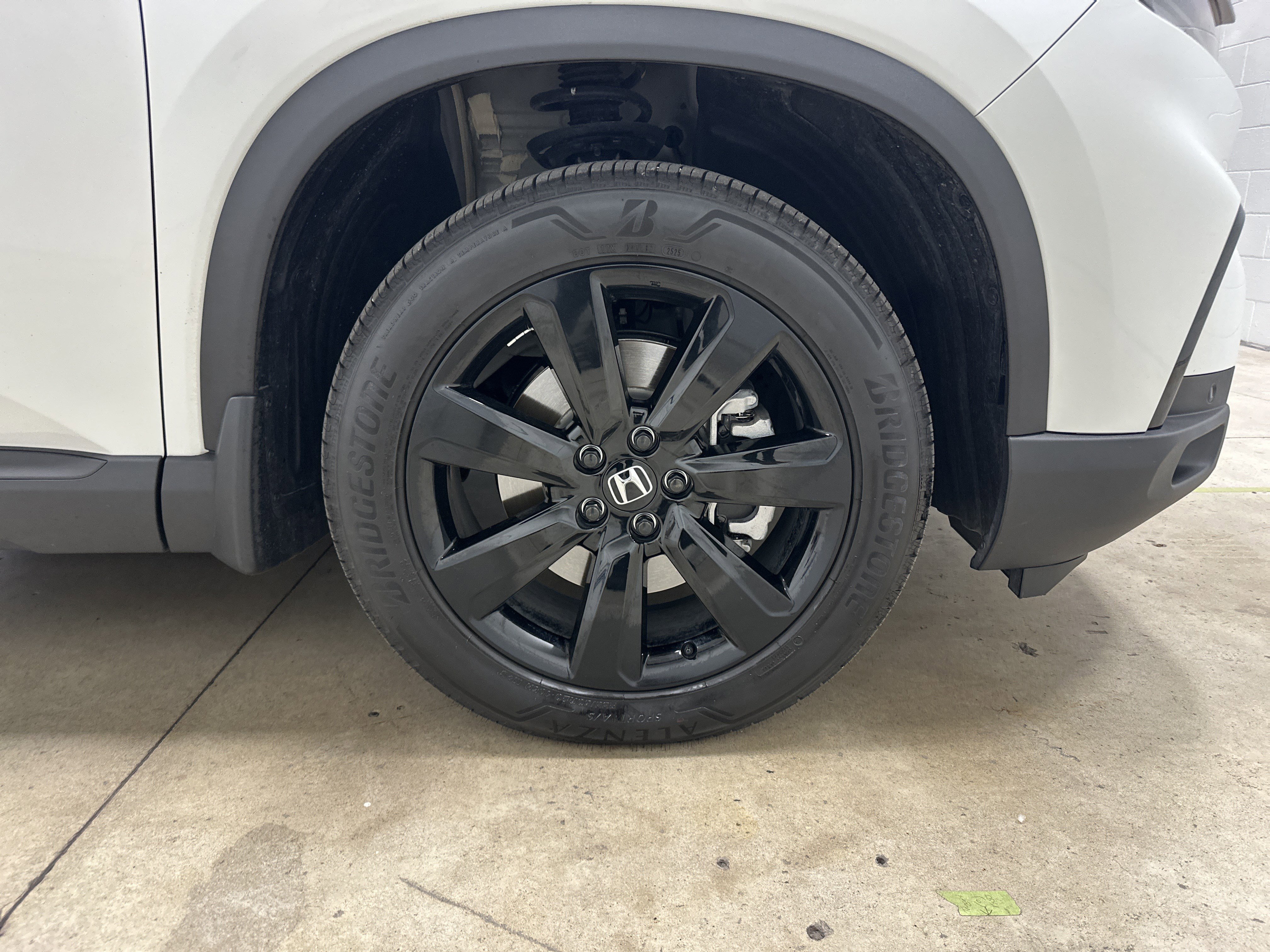 Used 2025 Honda Pilot Black Edition image 13