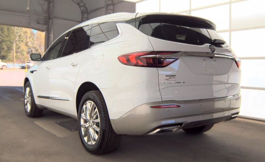 Used 2021 Buick Enclave Essence w/ Sound and Sites Package FWD image 5