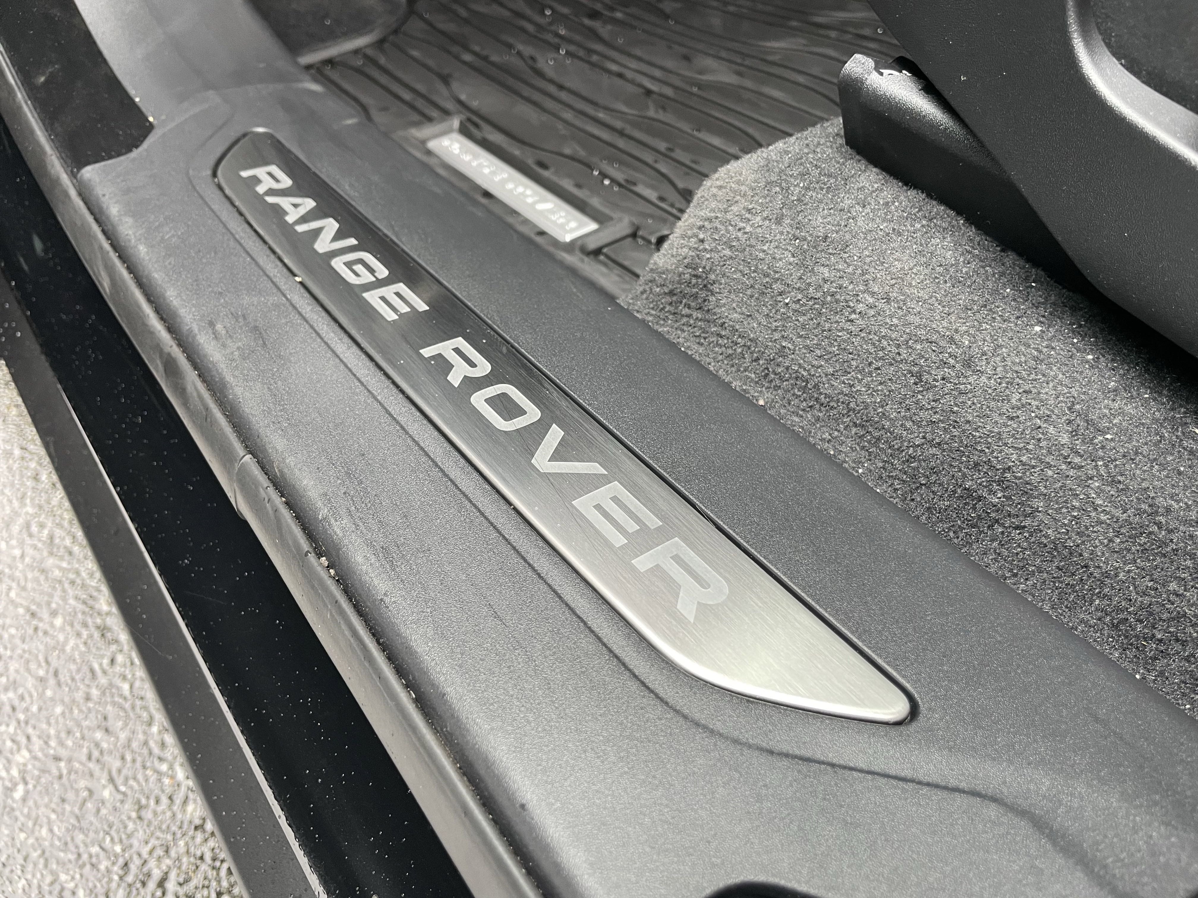 New 2026 Land Rover Range Rover Velar Dynamic SE image 38