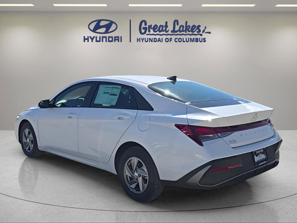 New 2026 Hyundai Elantra SE FWD image 3