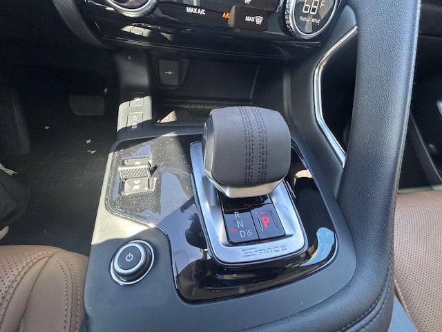 Used 2021 Jaguar E-PACE SE image 22