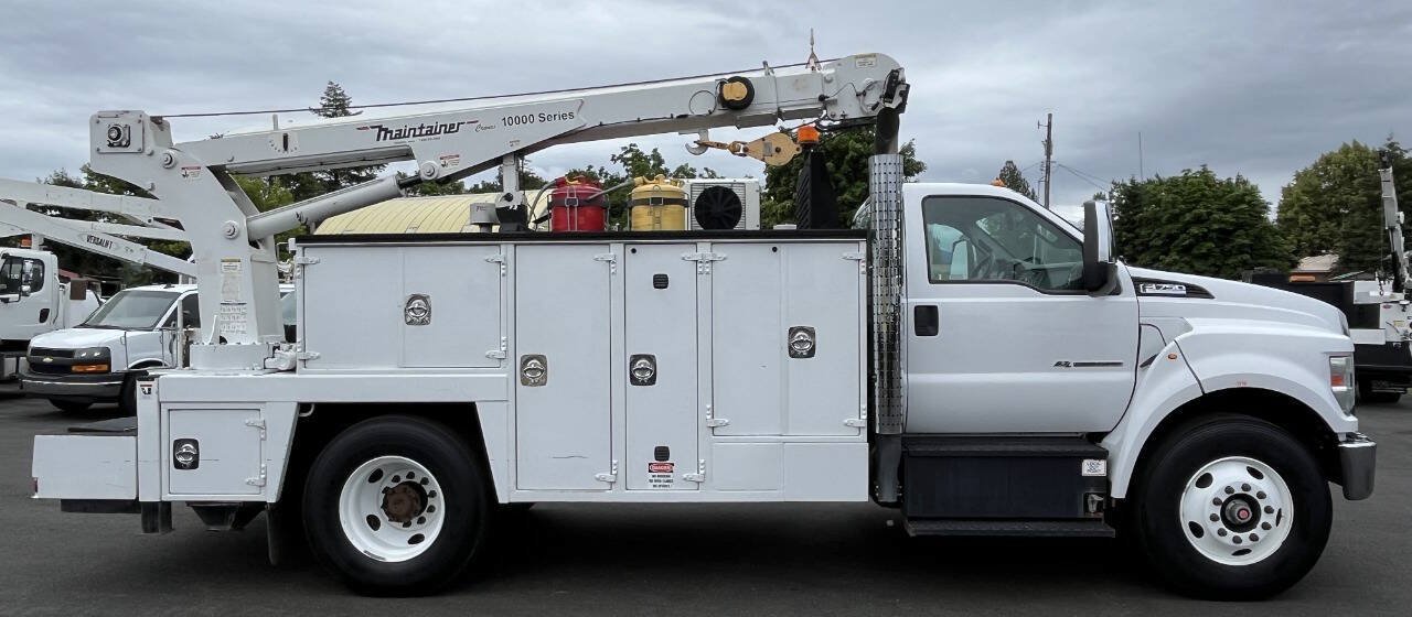 Used 2017 Ford F750 2WD Regular Cab Super Duty image 4