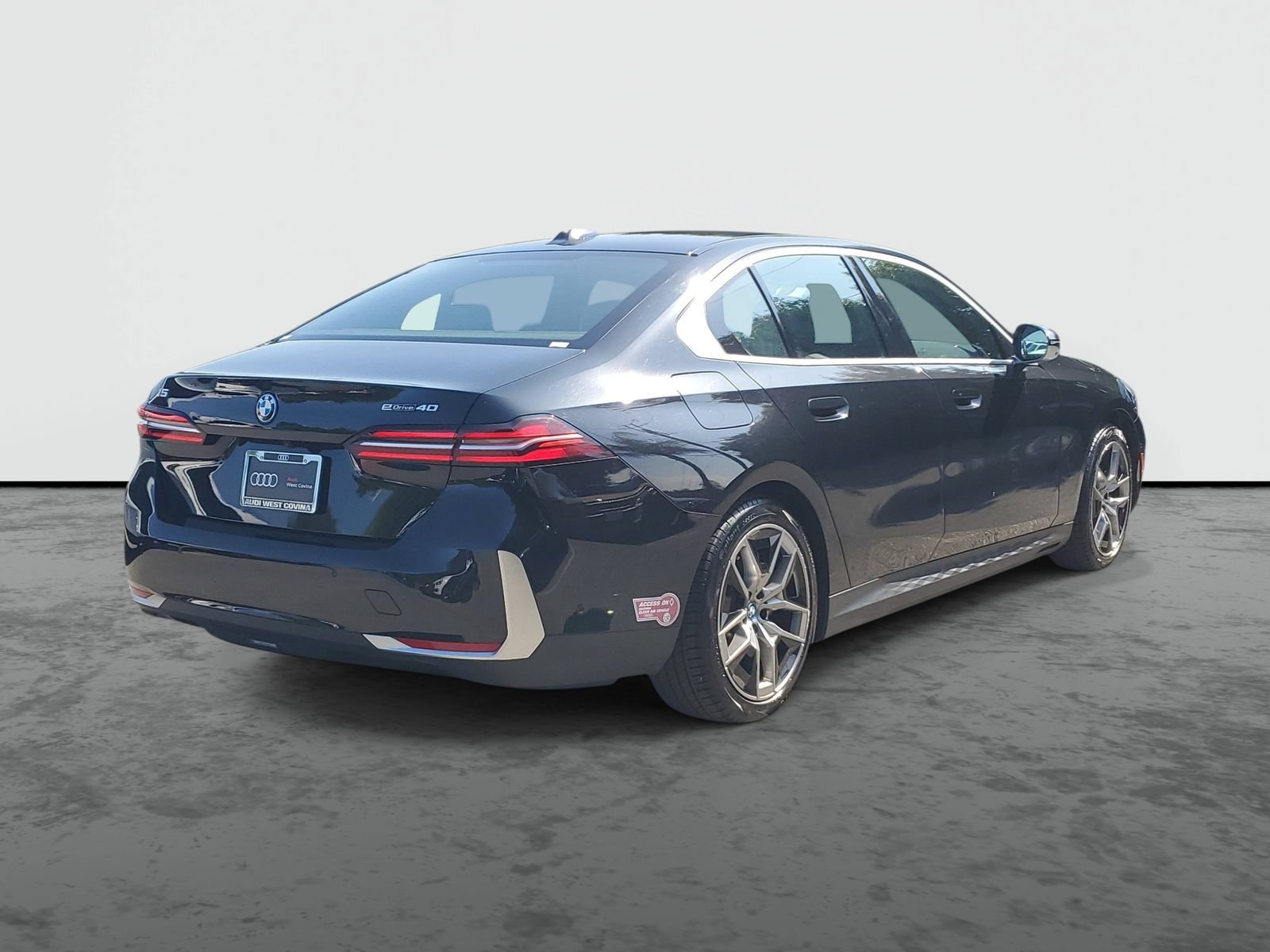 Used 2024 BMW i5 eDrive40i RWD image 4