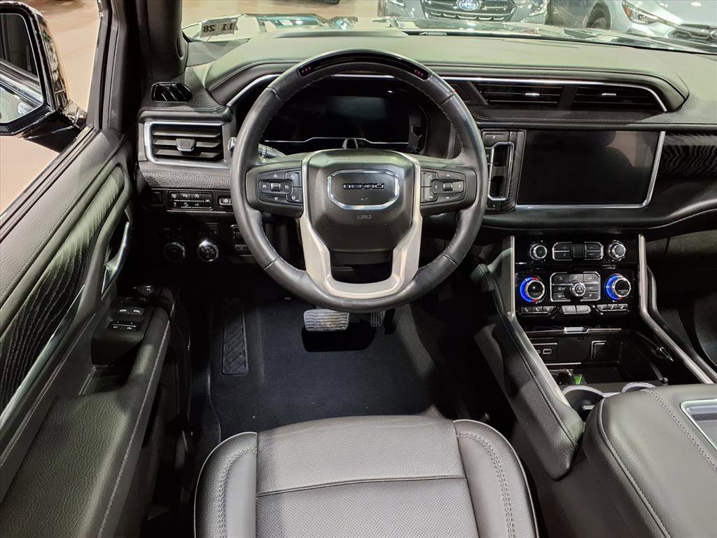 Used 2023 GMC Yukon Denali w/ Advanced Technology Package image 9