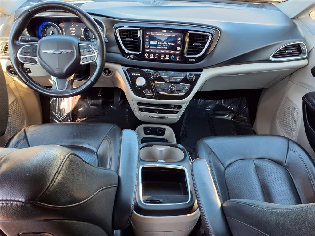 Used 2020 Chrysler Pacifica Touring-L Plus image 10
