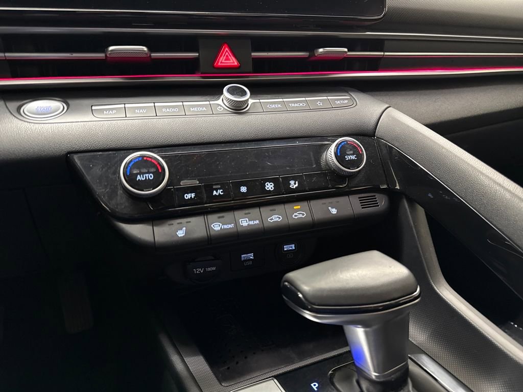 Used 2021 Hyundai Elantra Limited image 22