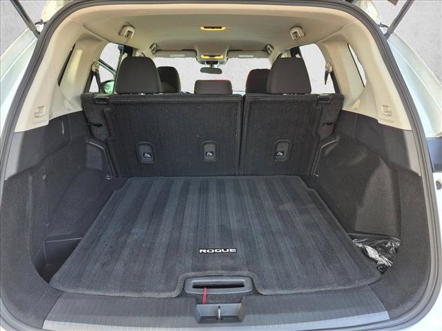 Used 2025 Nissan Rogue S FWD image 7