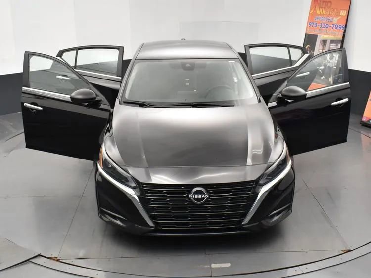 Used 2024 Nissan Altima 2.5 SV image 10