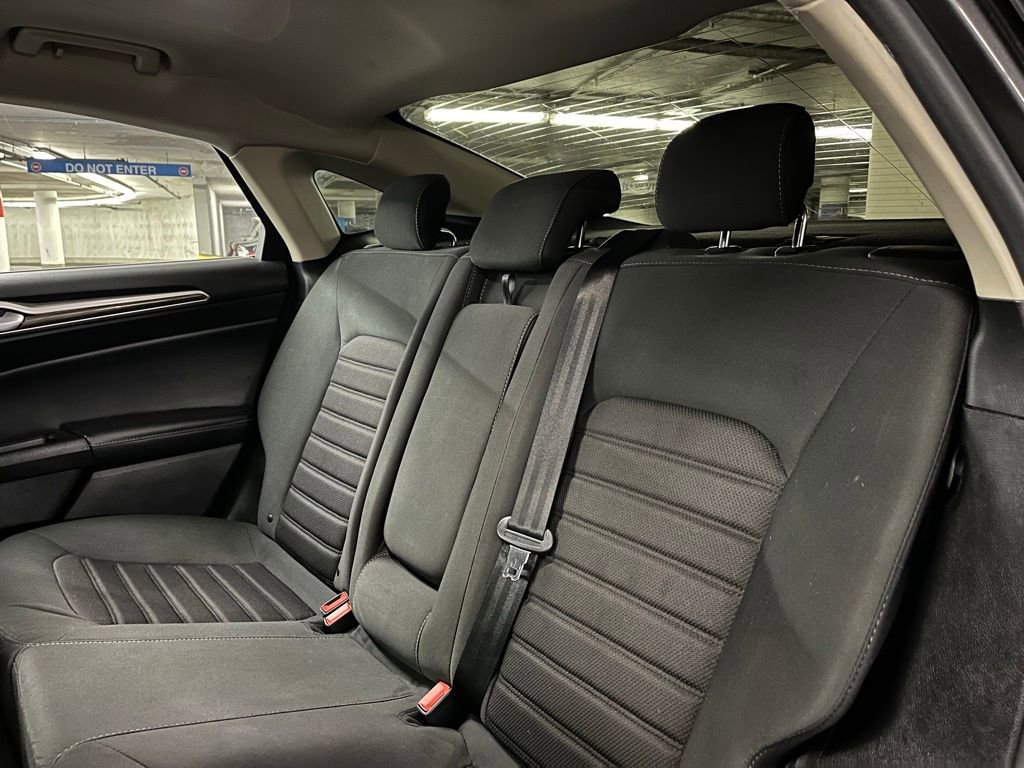 Used 2020 Ford Fusion SE FWD image 18