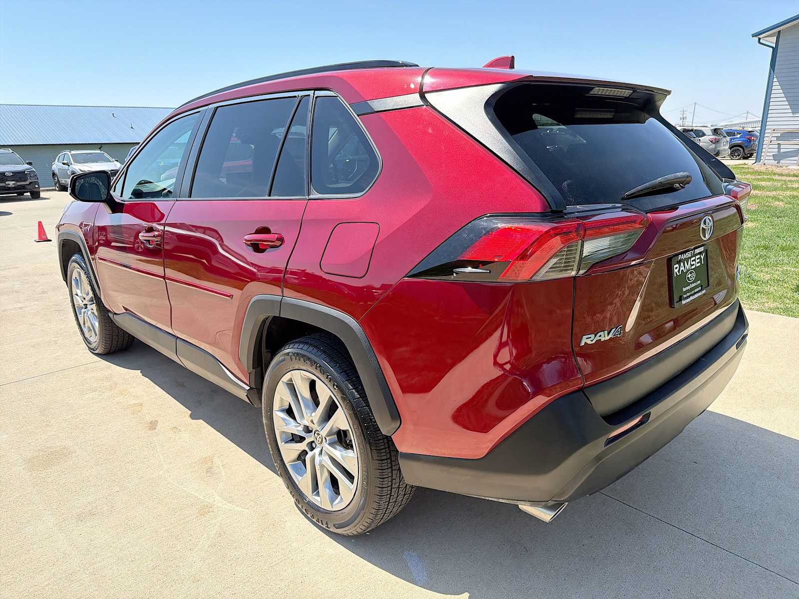 Used 2021 Toyota RAV4 XLE Premium AWD/4WD image 4