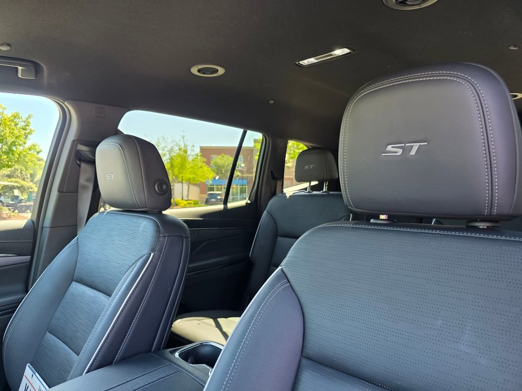 Certified 2025 Buick Enclave Sport Touring image 13