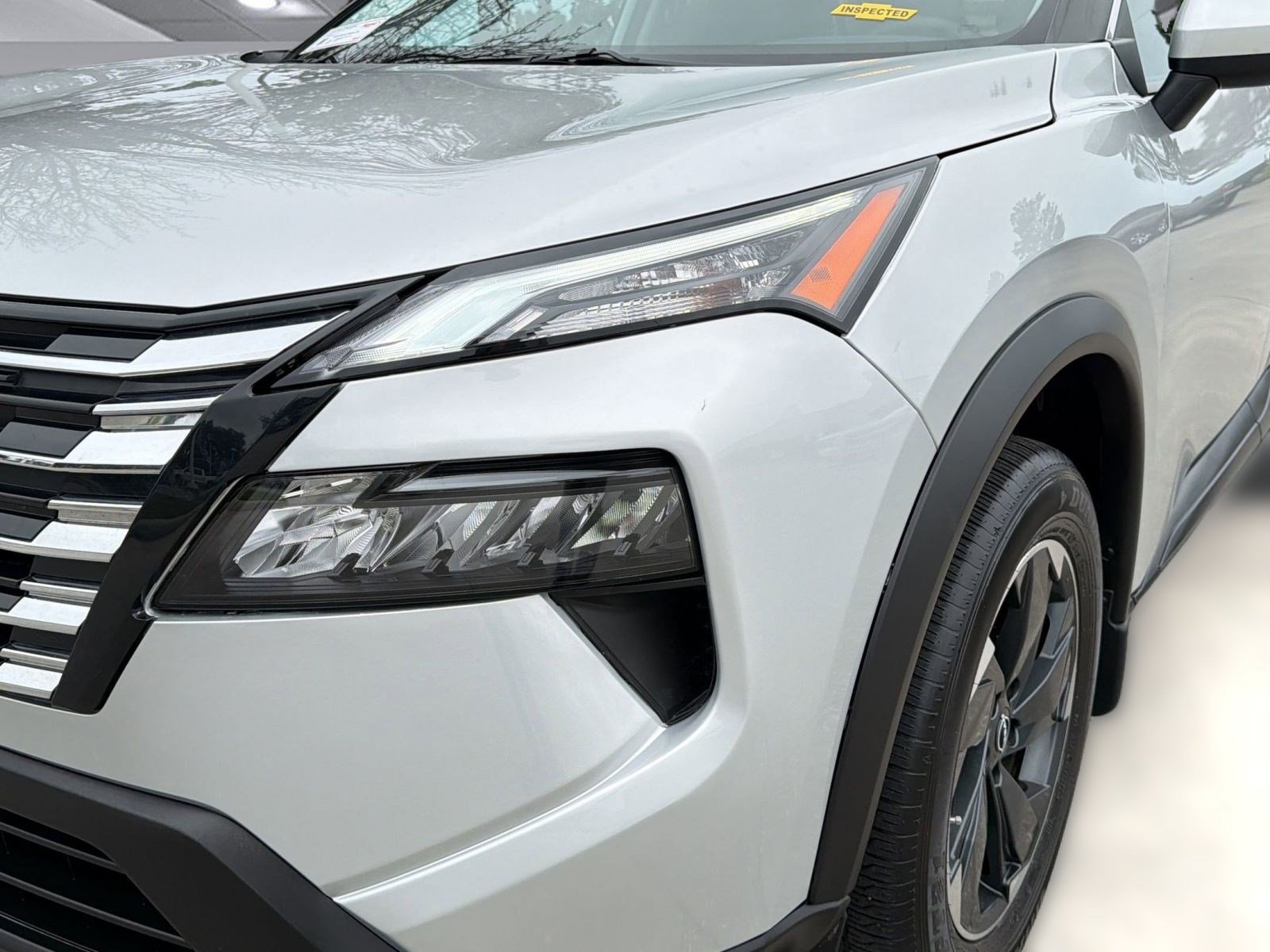 Used 2025 Nissan Rogue SV FWD image 11
