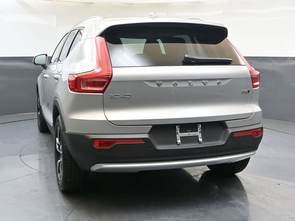 Certified 2025 Volvo XC40 B5 Core image 4