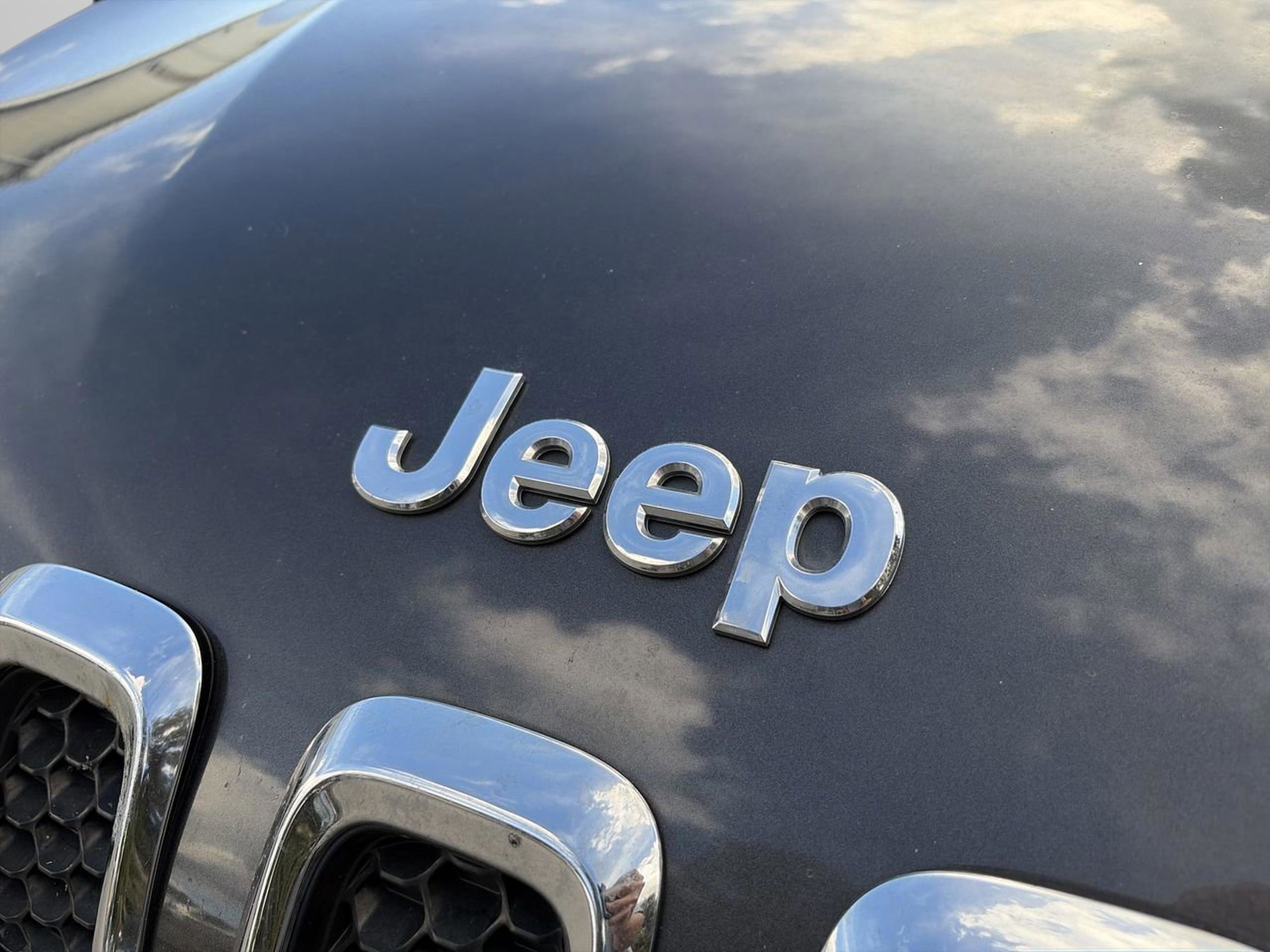 Used 2016 Jeep Cherokee Latitude w/ Cold Weather Group image 27