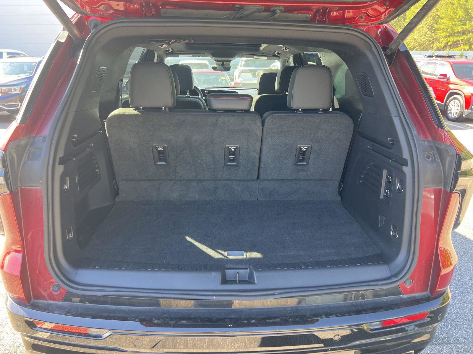 Used 2024 Chevrolet Traverse RS image 46