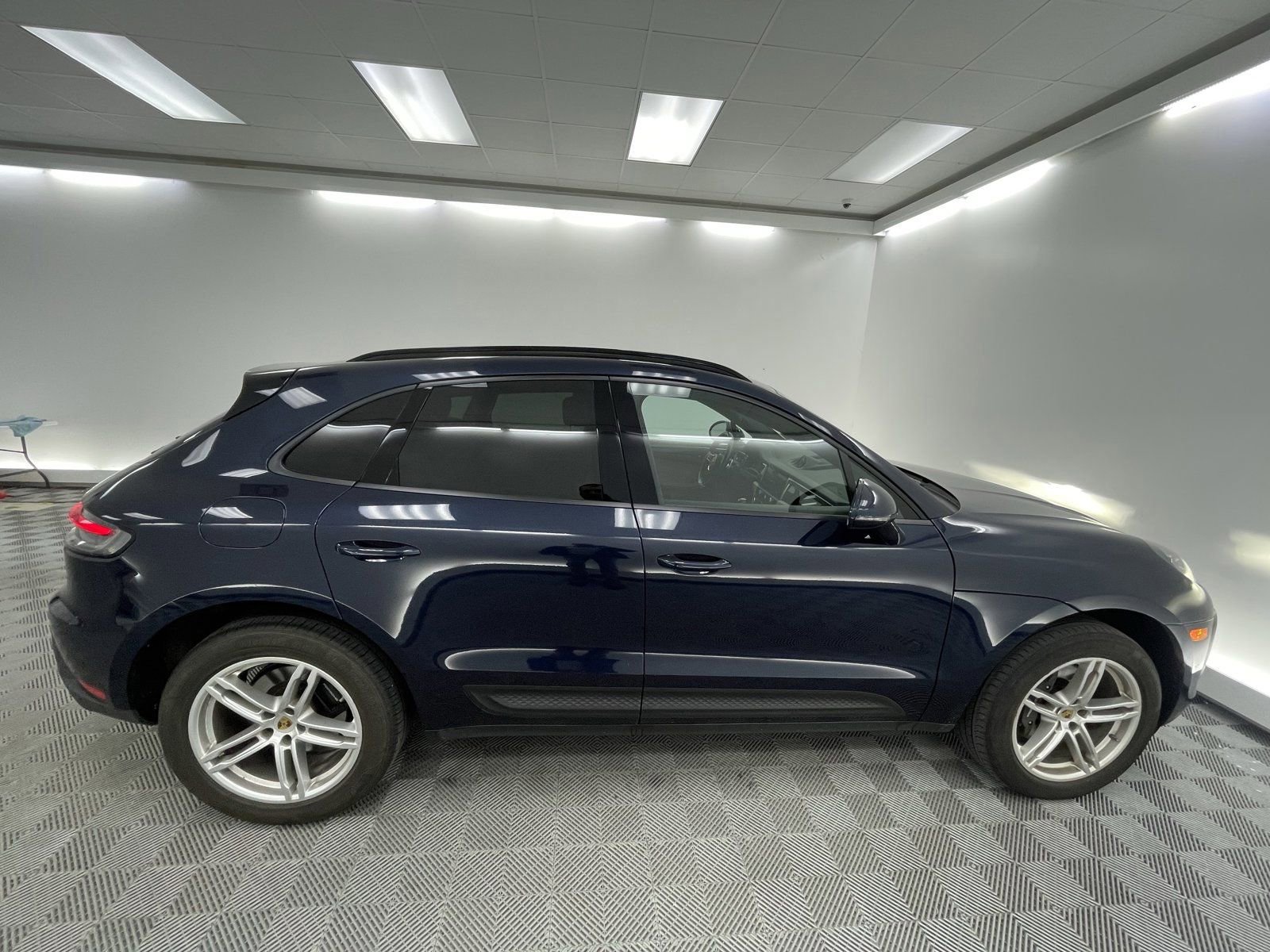 Certified 2023 Porsche Macan Turbo image 9