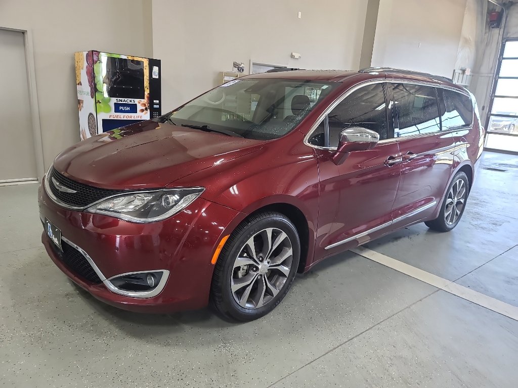 Used 2017 Chrysler Pacifica Limited FWD image 2