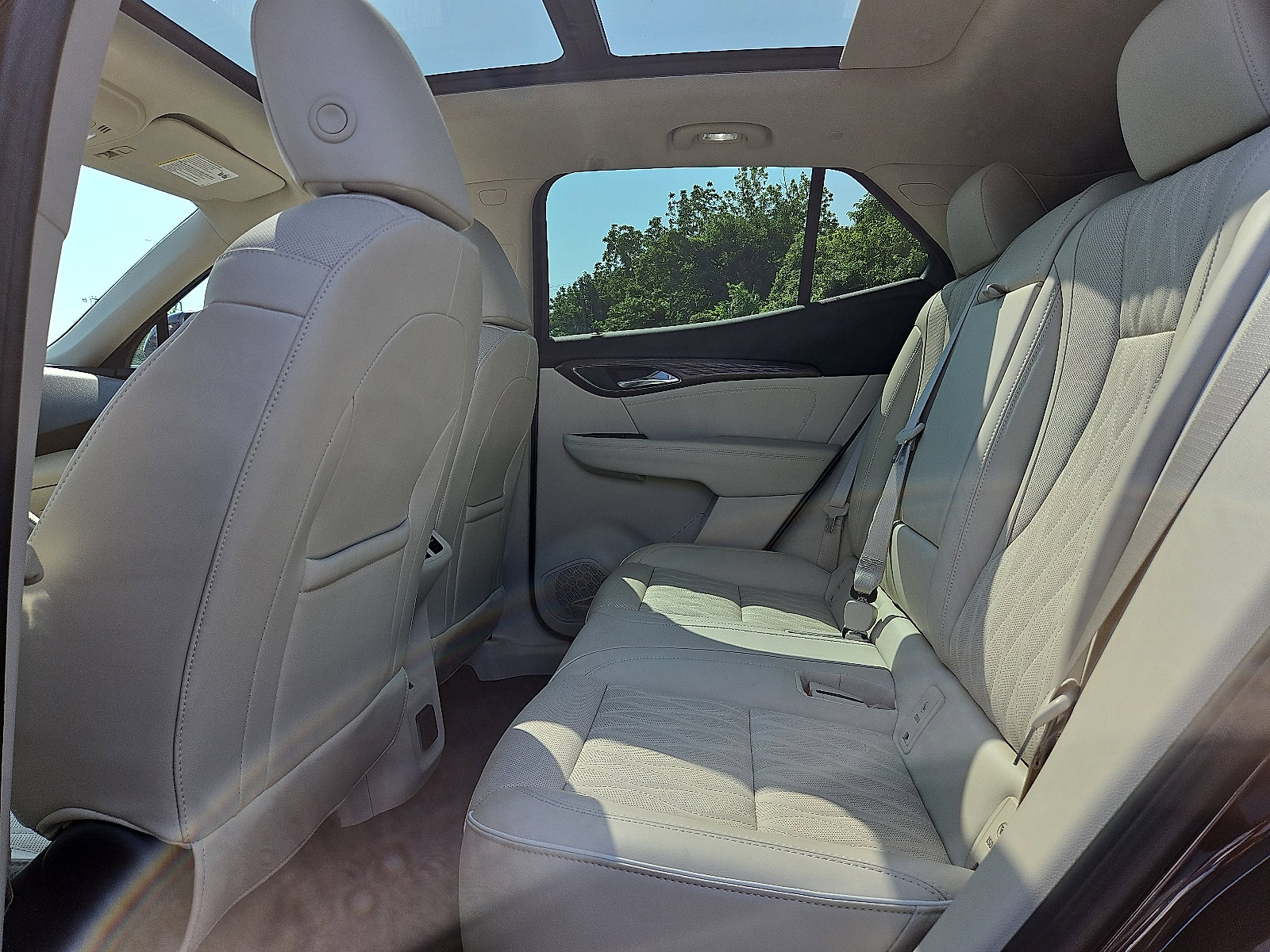 Certified 2022 Buick Envision Avenir w/ Technology Package II image 10