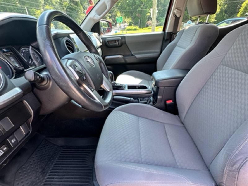 Used 2022 Toyota Tacoma SR5 RWD image 21