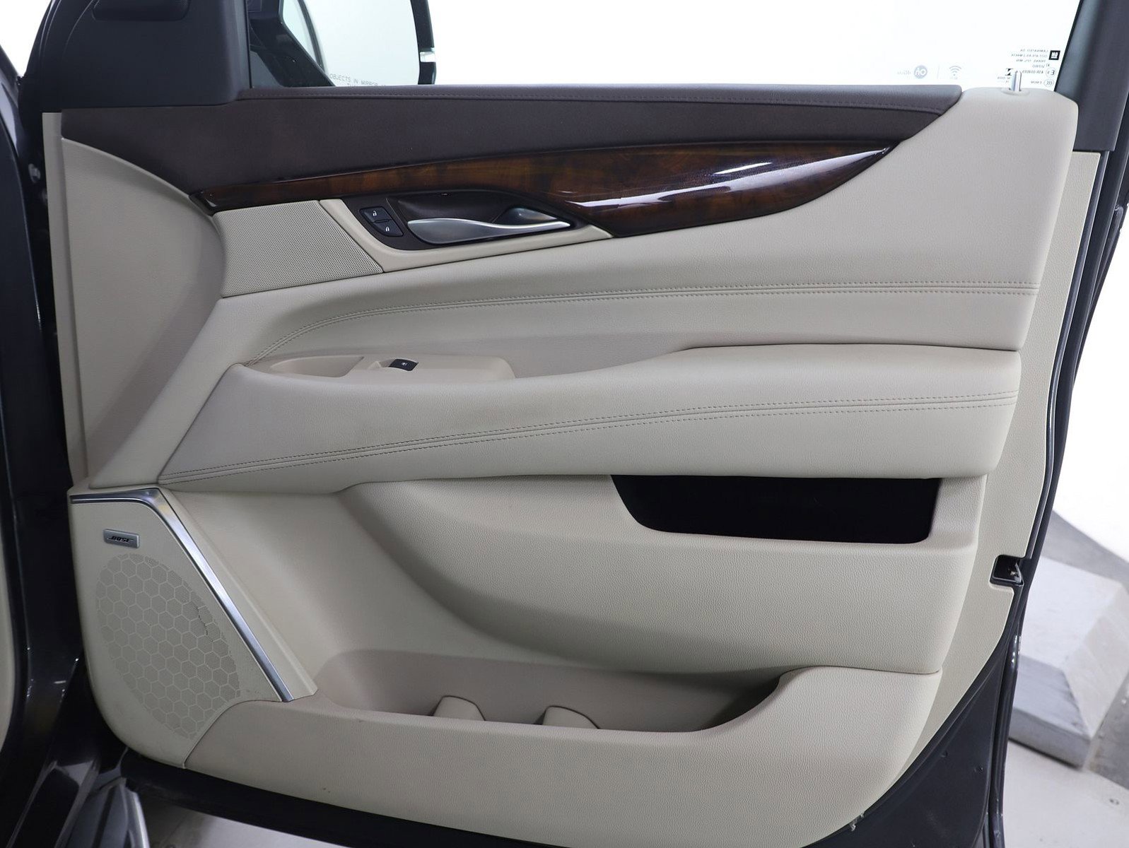 Used 2016 Cadillac Escalade Luxury image 14