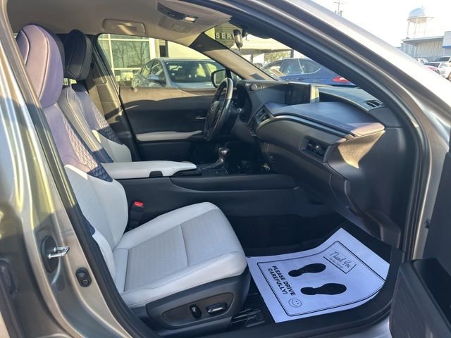 Used 2022 Lexus UX 200 FWD image 8
